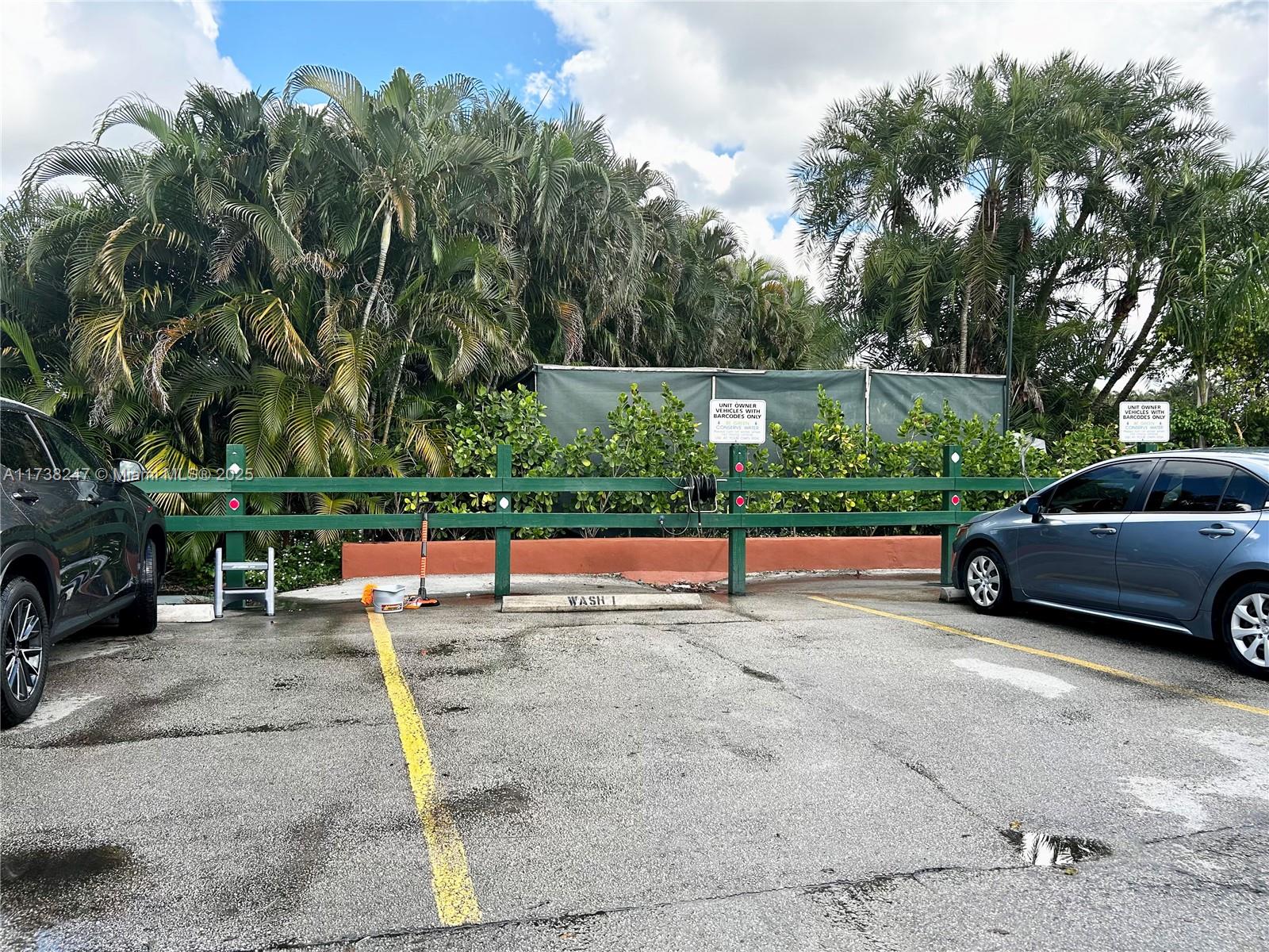 HOLLYBROOK GOLF AND - Residential