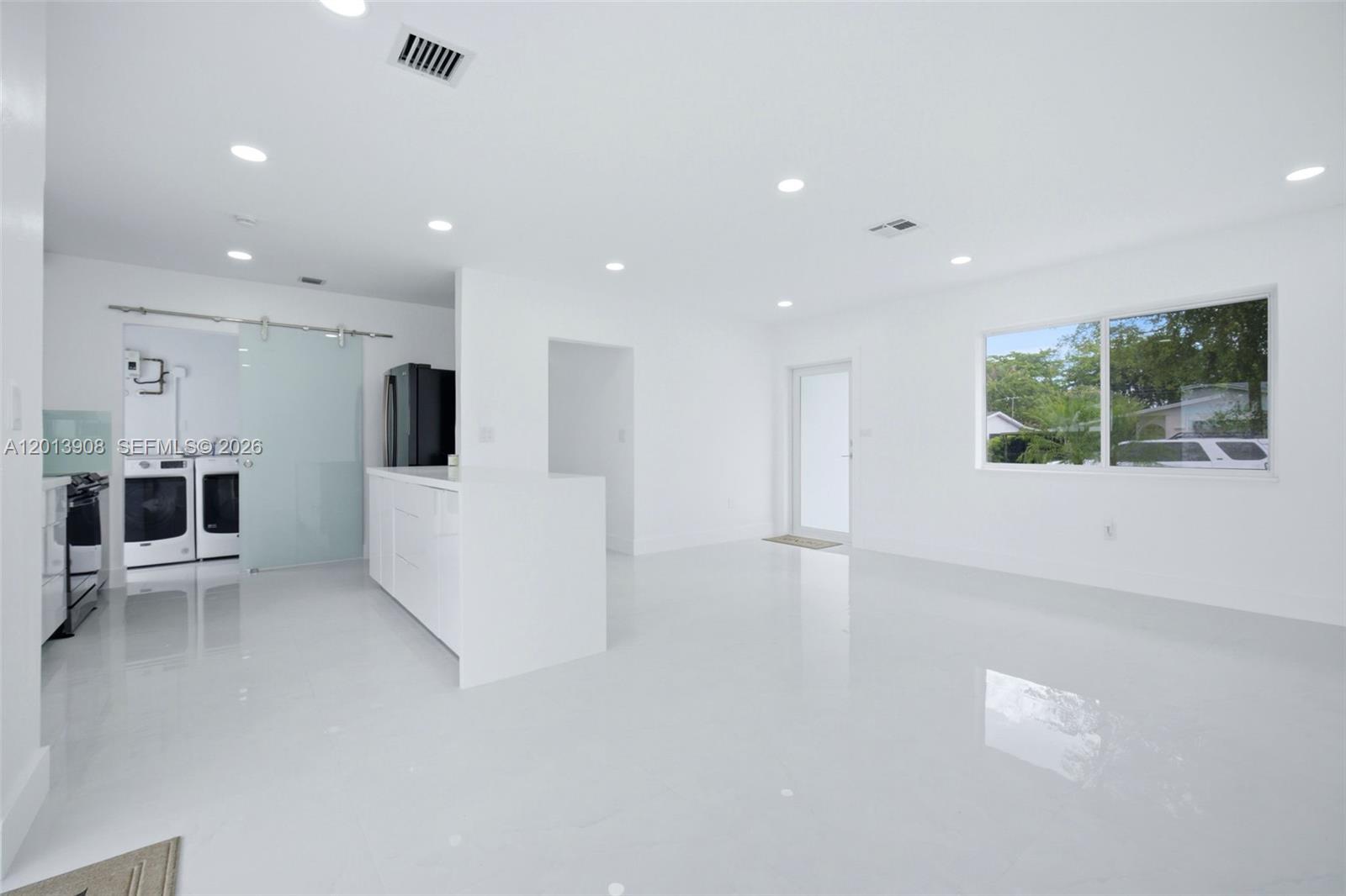 321 N 69th Ave
