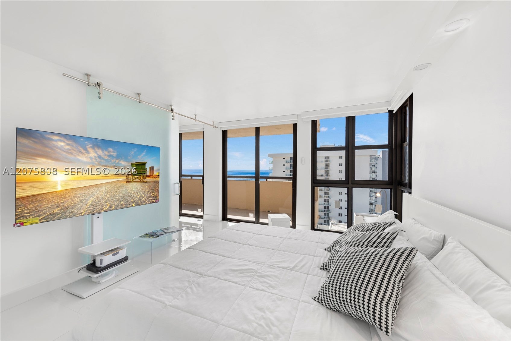 2555 Collins Ave 1714