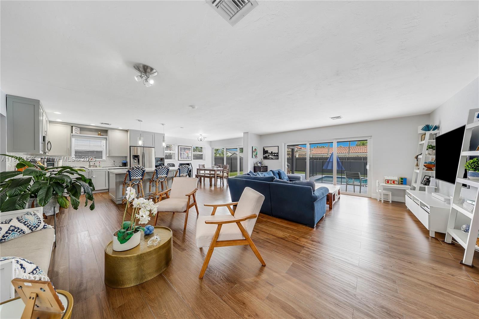 DARLINGTON MANOR - Residential