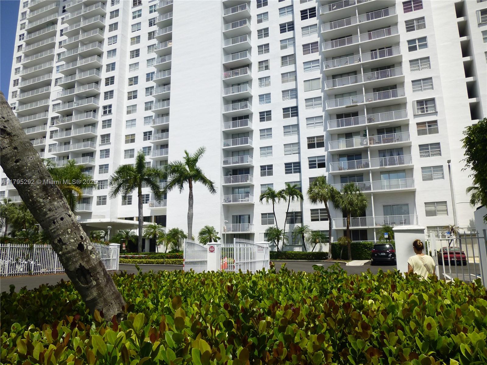 ADMIRALS PORT CONDO WEST - Residential