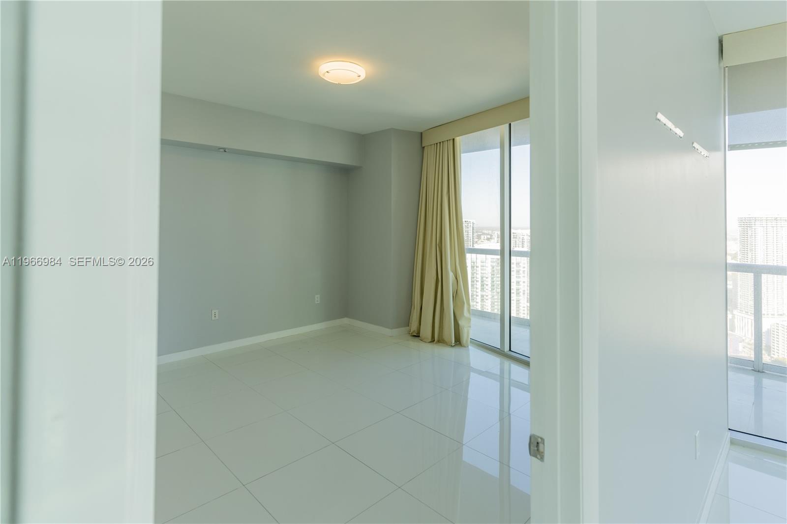 ICONBRICKELL CONDO NO 1 - Residential