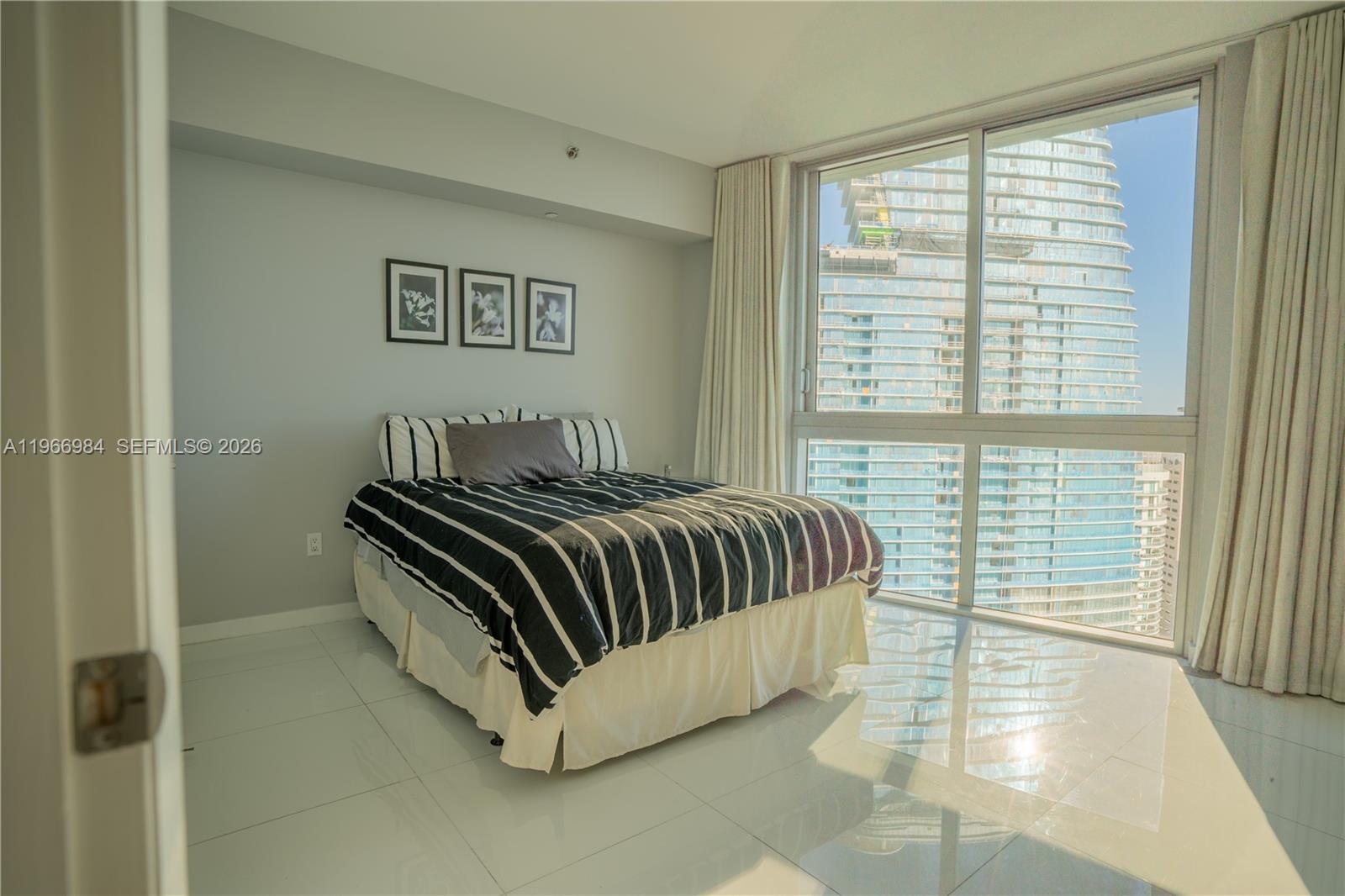 ICONBRICKELL CONDO NO 1 - Residential