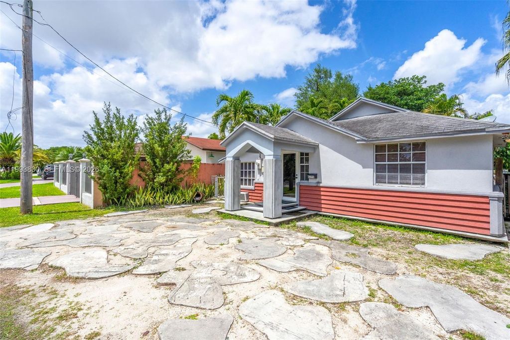 Photo of 6295 SW 29th St #1, Miami, FL 33155 (MLS # A11993830)