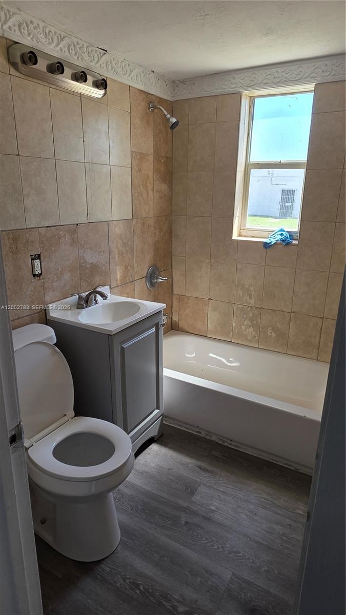 NORTH LIBERTY CITY - Residential Lease