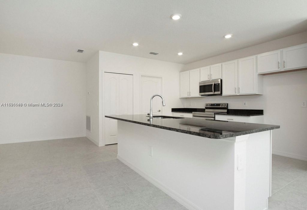 Photo of 811 SE Seahouse Dr, Port Saint Lucie, FL 34983 (MLS # A11536648)