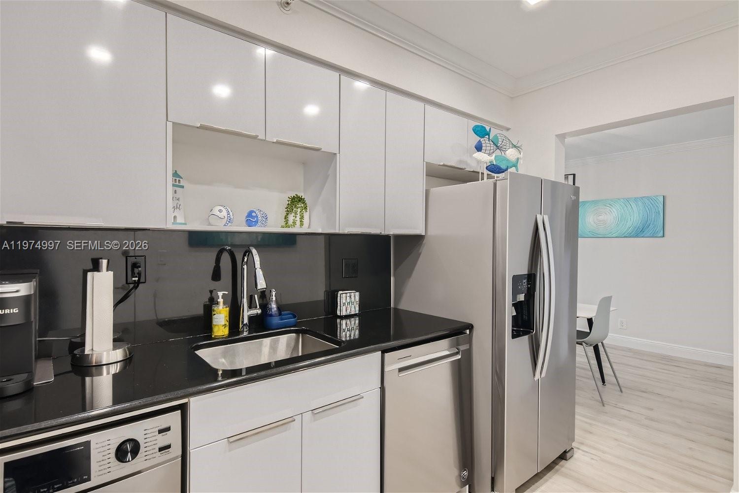 WAVE CONDO - Residential Lease