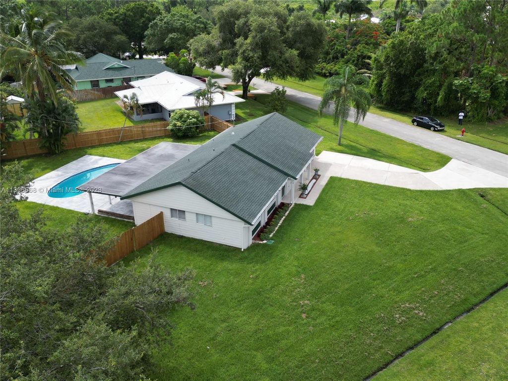 Photo of 2181 SE Alden St, Port Saint Lucie, FL 34984 (MLS # A11396568)