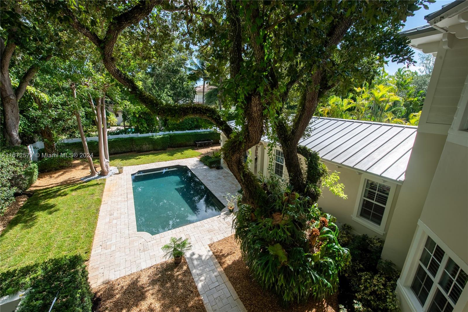 PINECREST VILLAS 2 ADDN - Residential