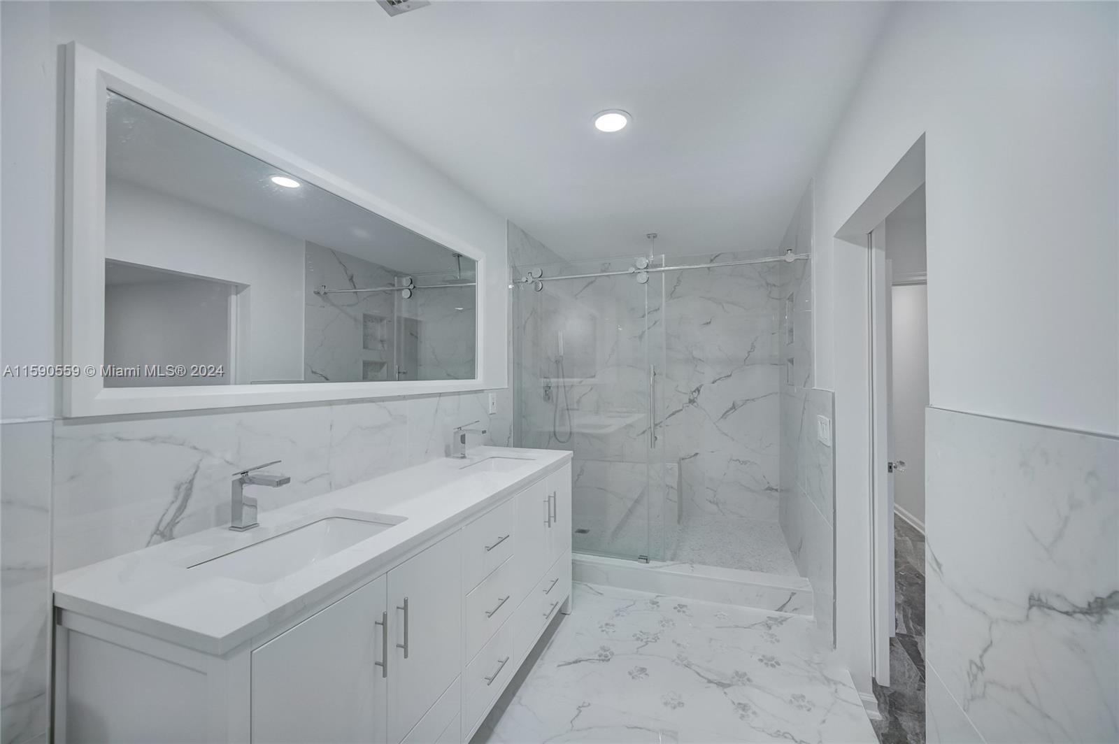 WHITE COLUMNS CONDO - Residential Lease
