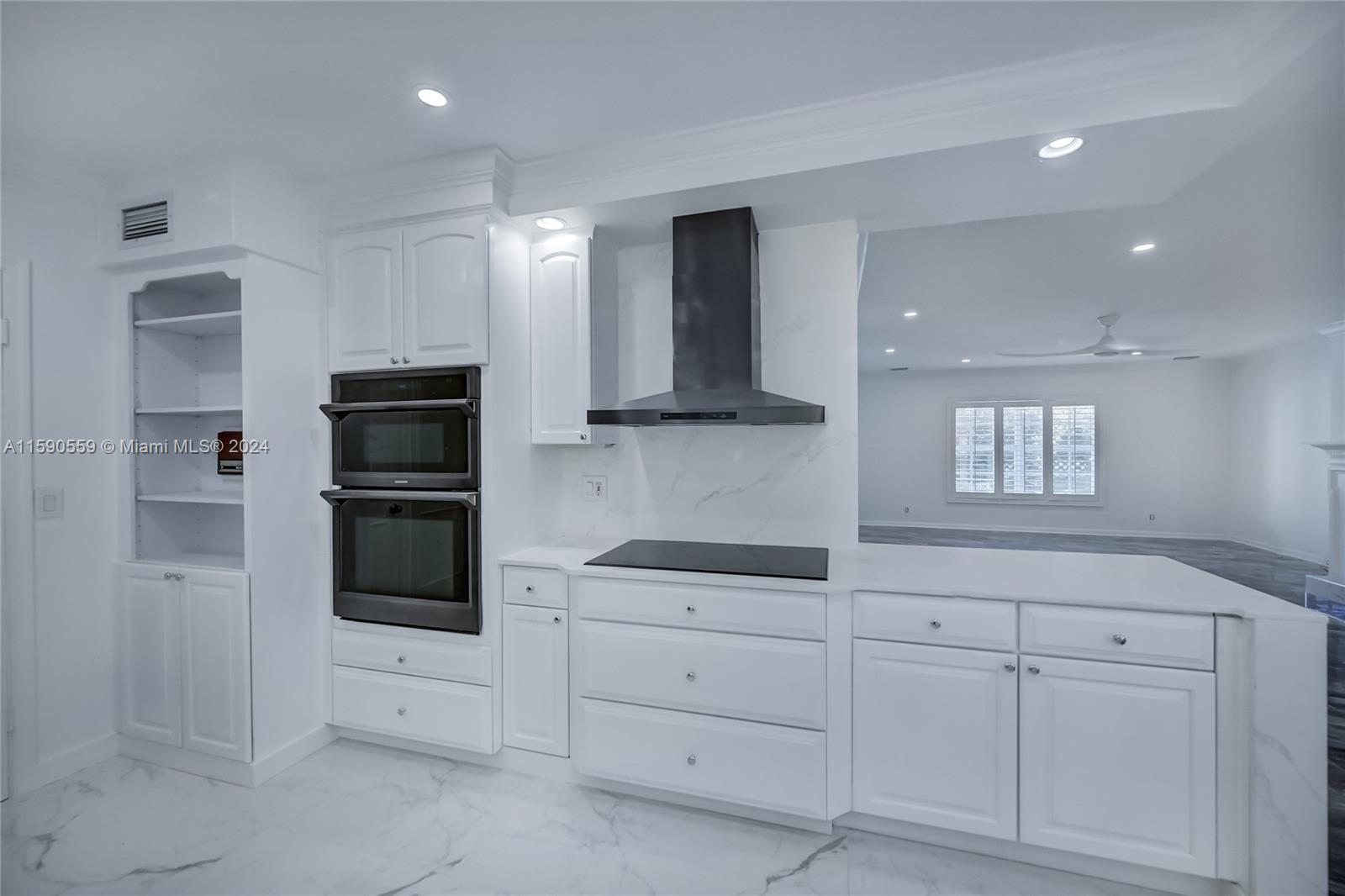 WHITE COLUMNS CONDO - Residential Lease