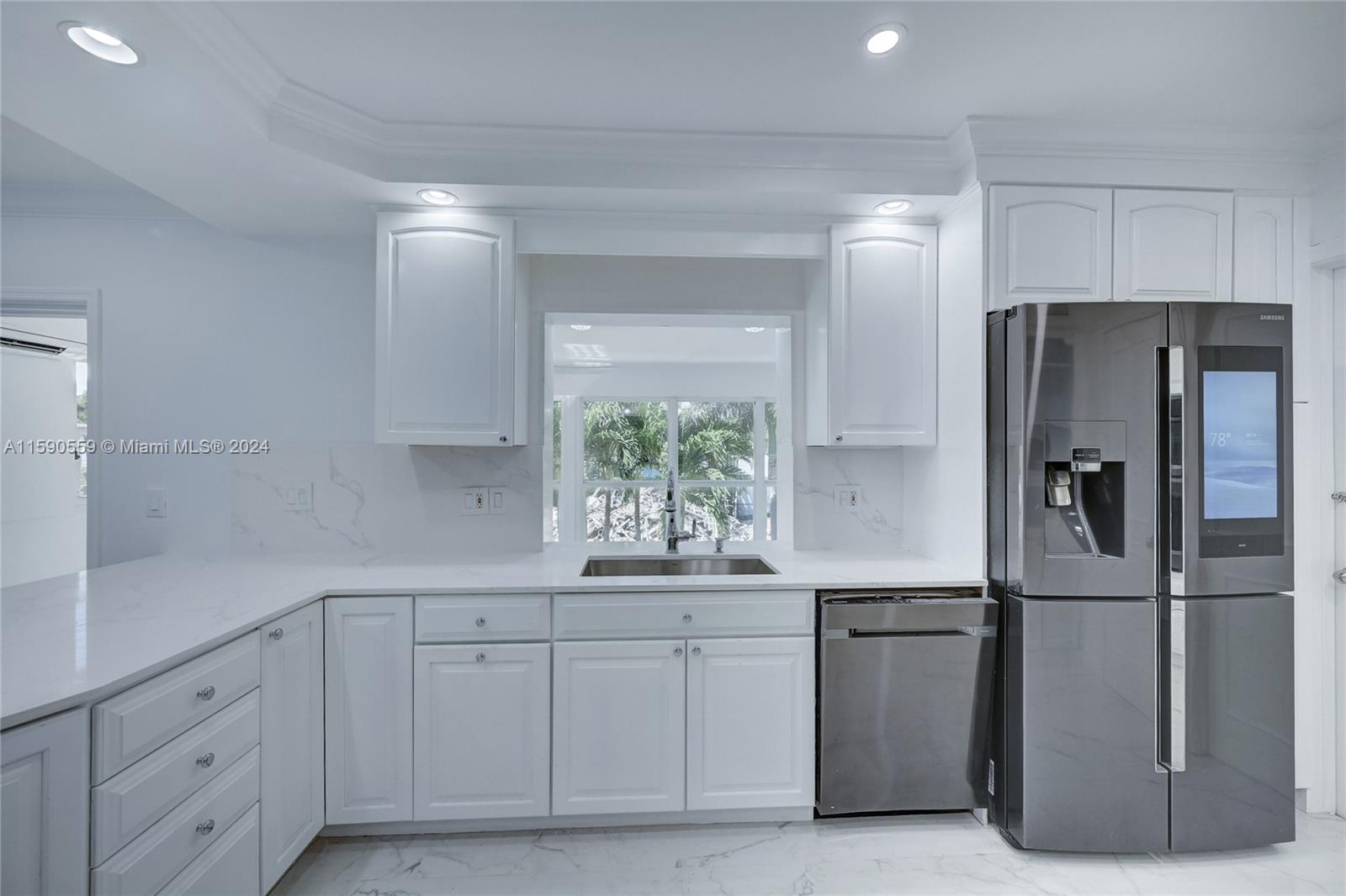 WHITE COLUMNS CONDO - Residential Lease
