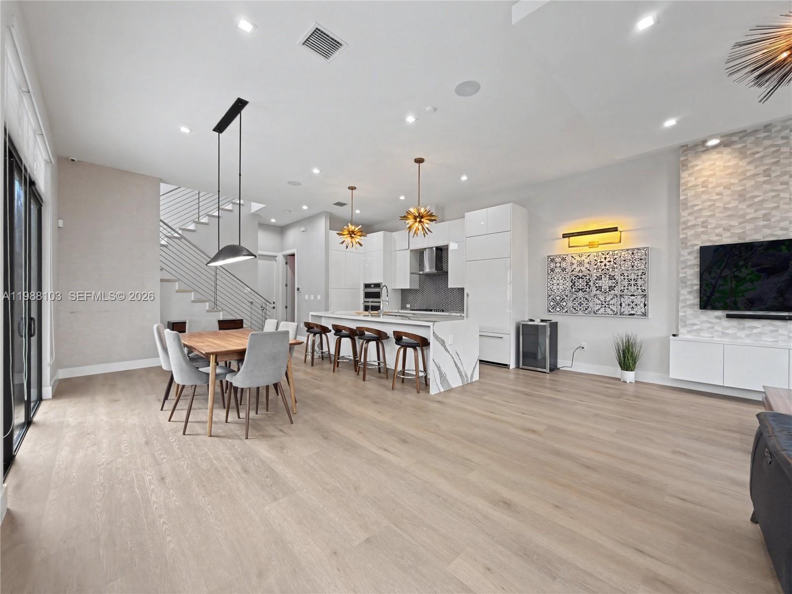 CANARIAS AT DORAL - Residential Lease