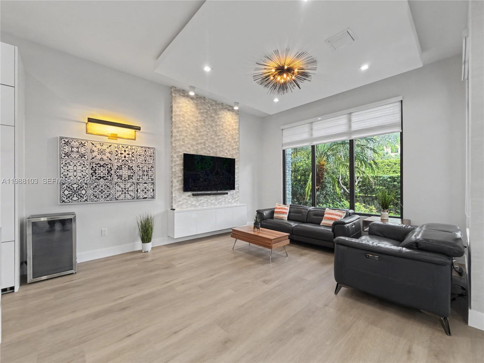 CANARIAS AT DORAL - Residential Lease