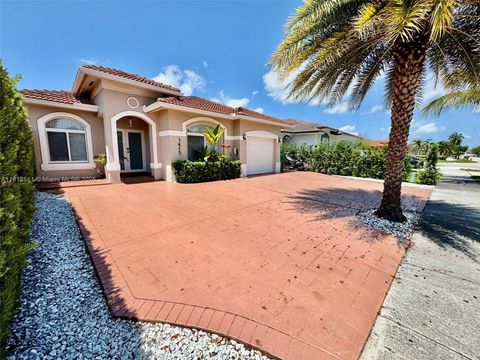 7915 NW 200th Ter Hialeah FL 33015