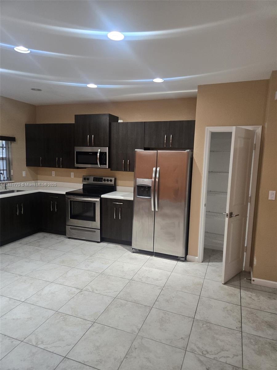 CRICKET CLUB - Residential Lease