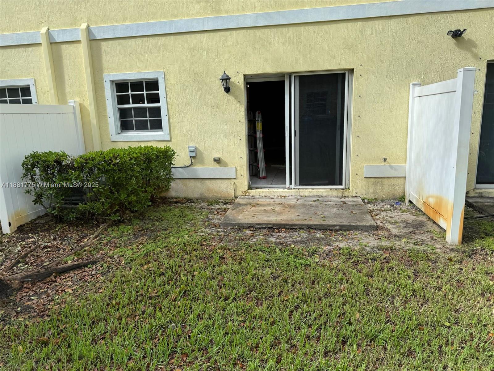 CRICKET CLUB - Residential Lease