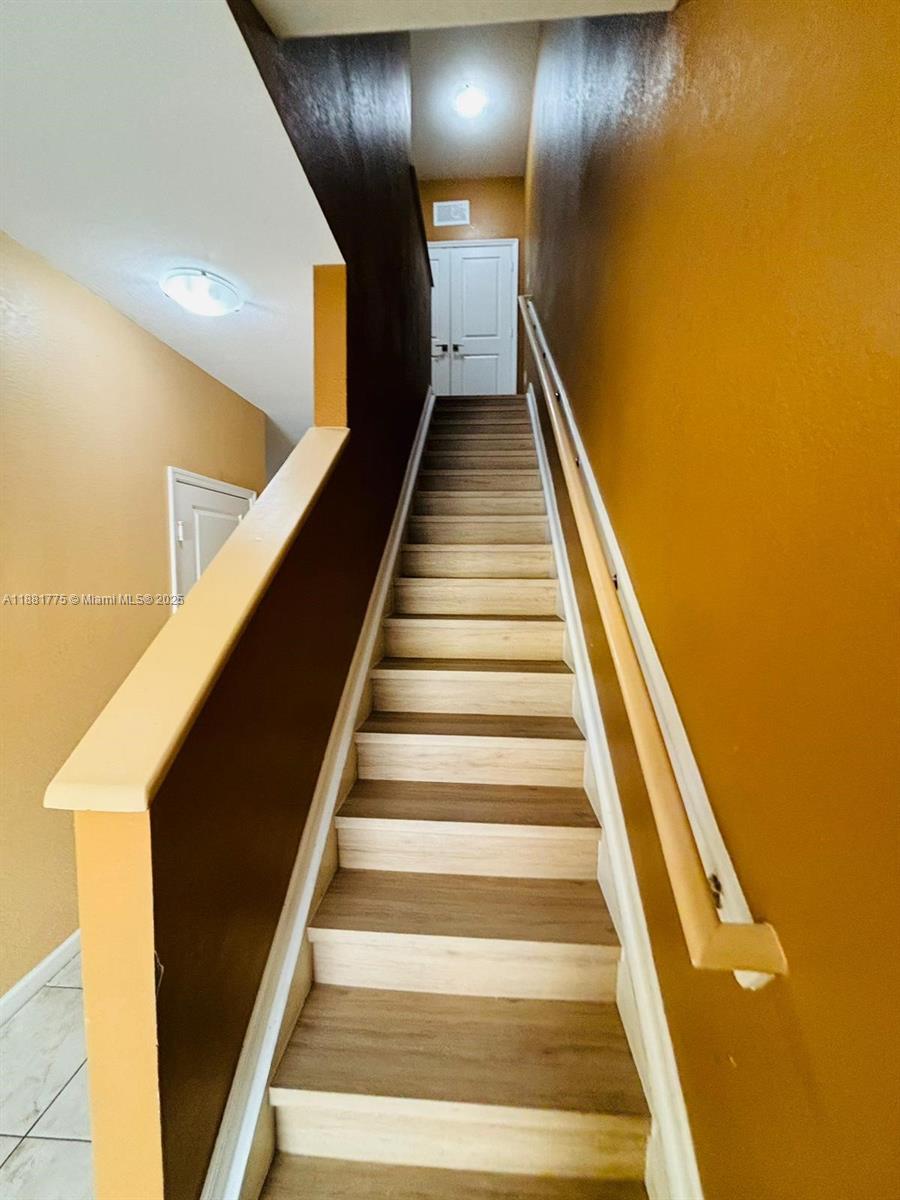 CRICKET CLUB - Residential Lease
