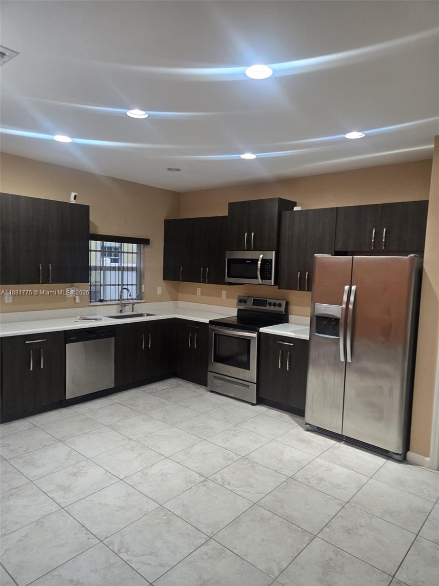 CRICKET CLUB - Residential Lease