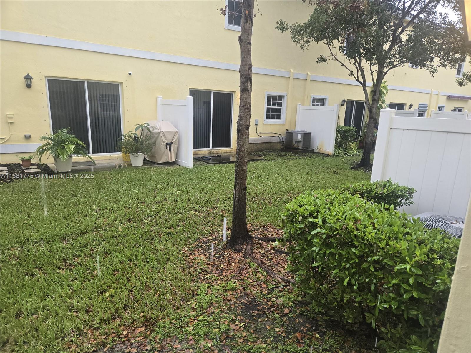 CRICKET CLUB - Residential Lease