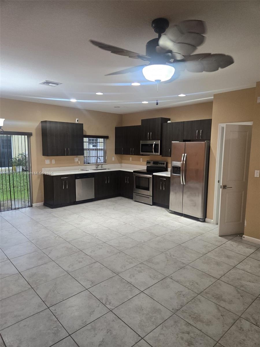 CRICKET CLUB - Residential Lease