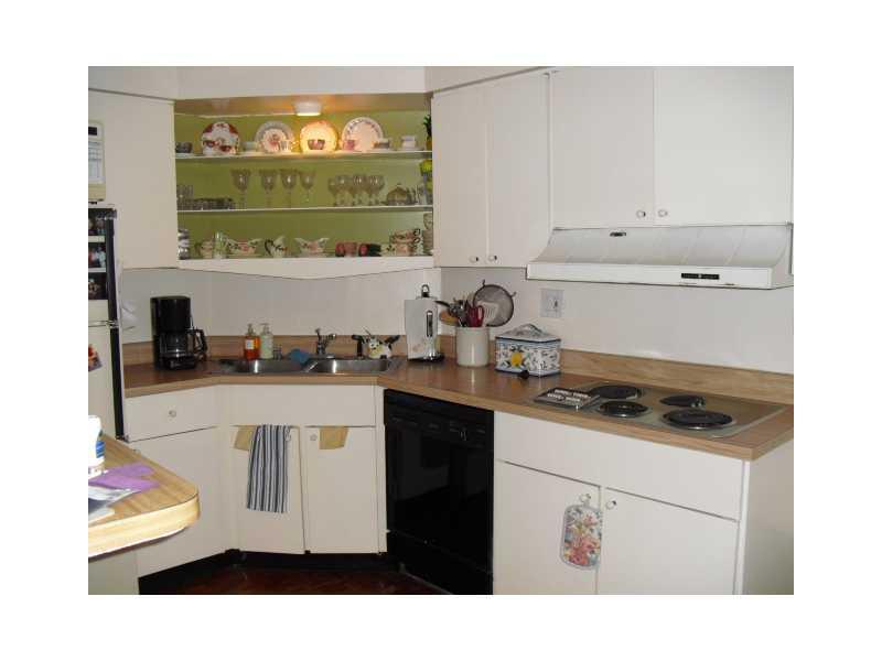 BRICKELL BAY TOWER CONDO - Residential Lease