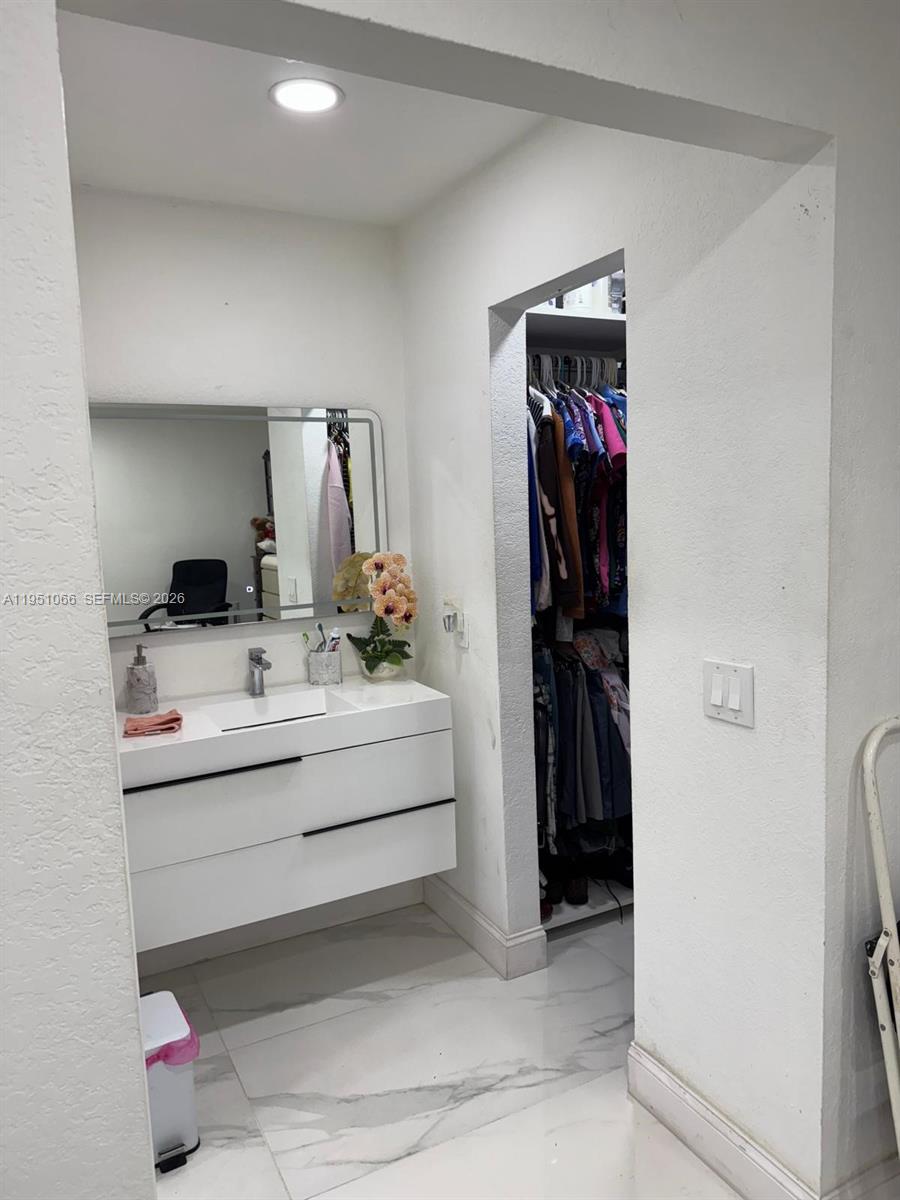 MEADOW WOOD MANOR SEC 8 - Residential