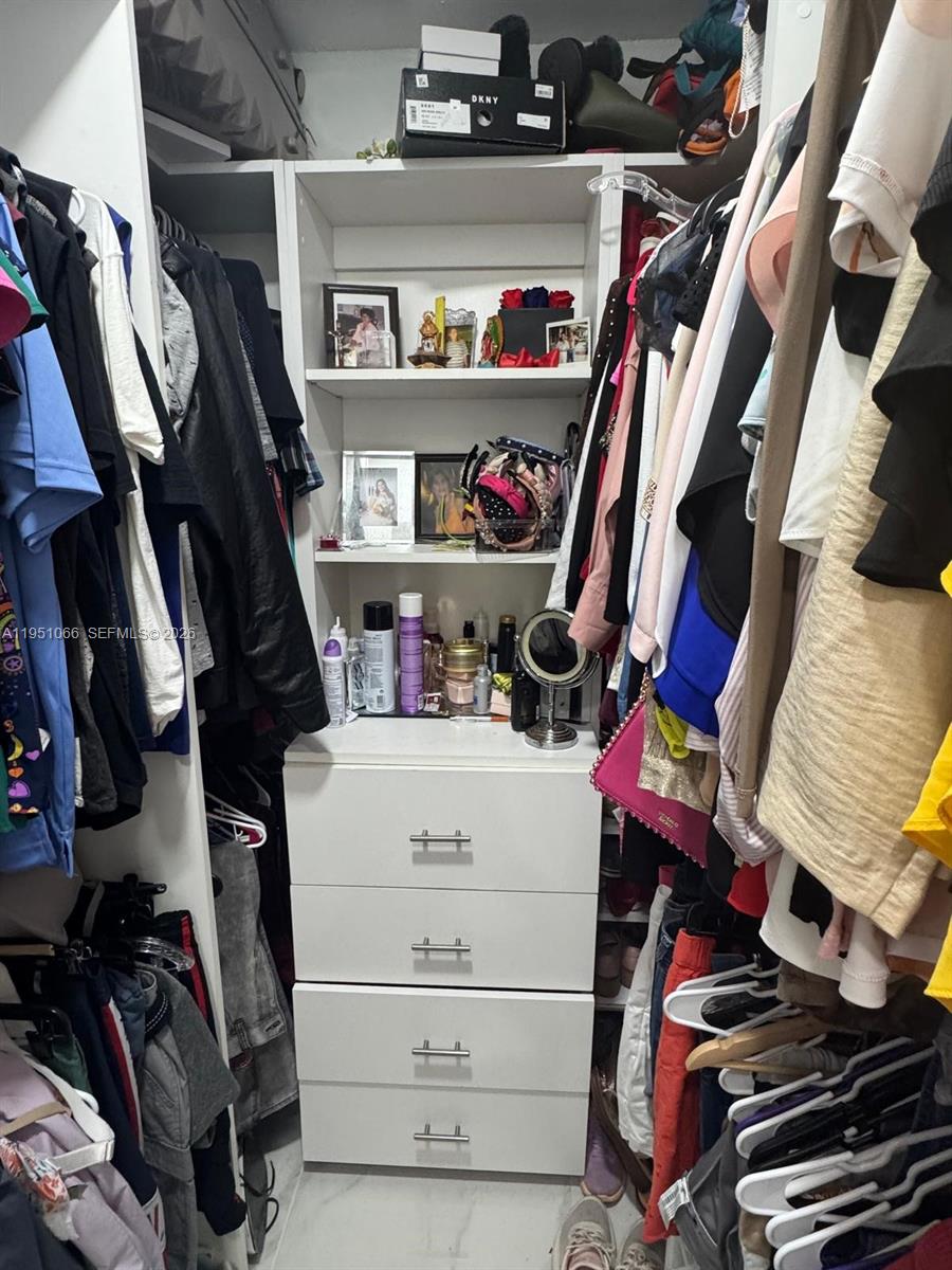 MEADOW WOOD MANOR SEC 8 - Residential