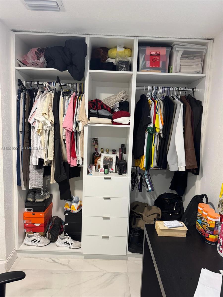 MEADOW WOOD MANOR SEC 8 - Residential