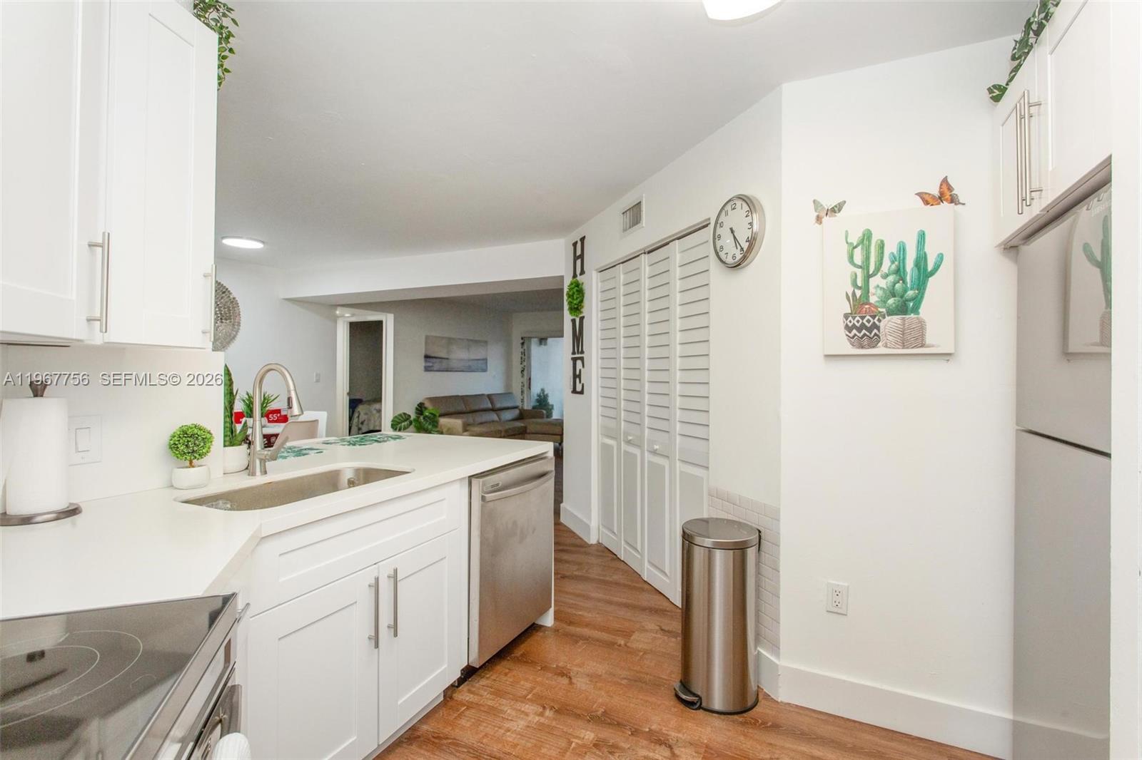 MEDITERRANEAN VILLAS COND - Residential