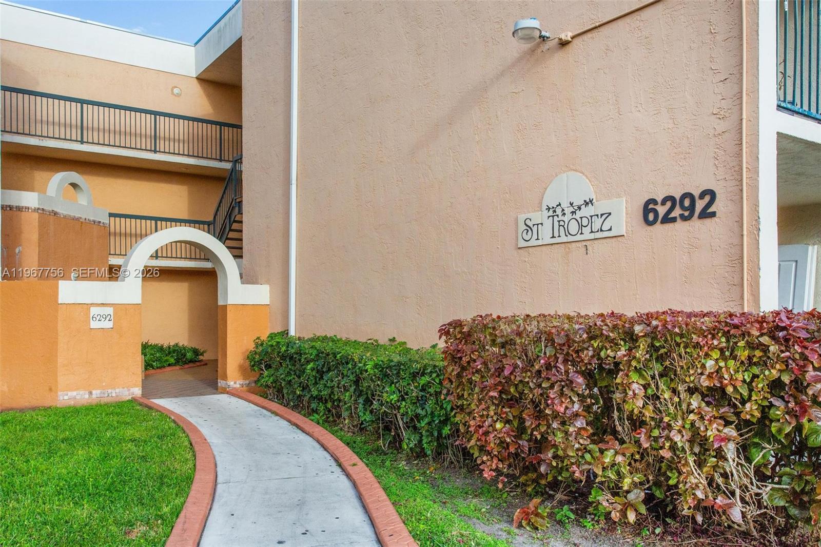 MEDITERRANEAN VILLAS COND - Residential