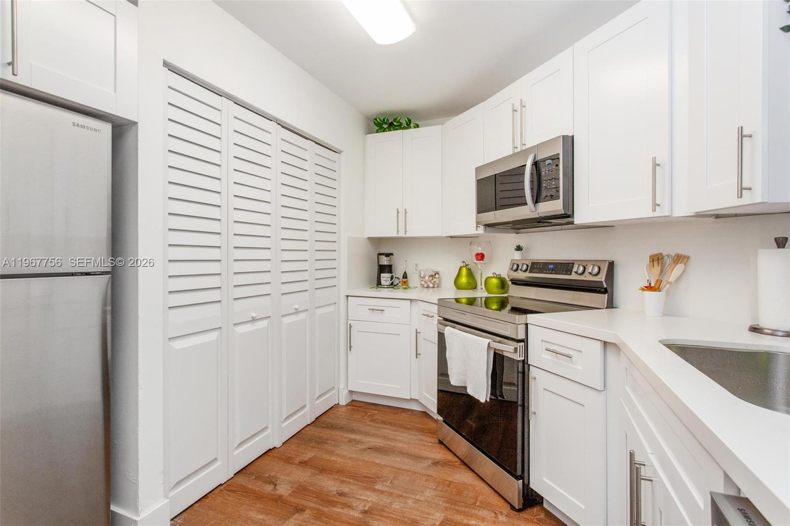 MEDITERRANEAN VILLAS COND - Residential