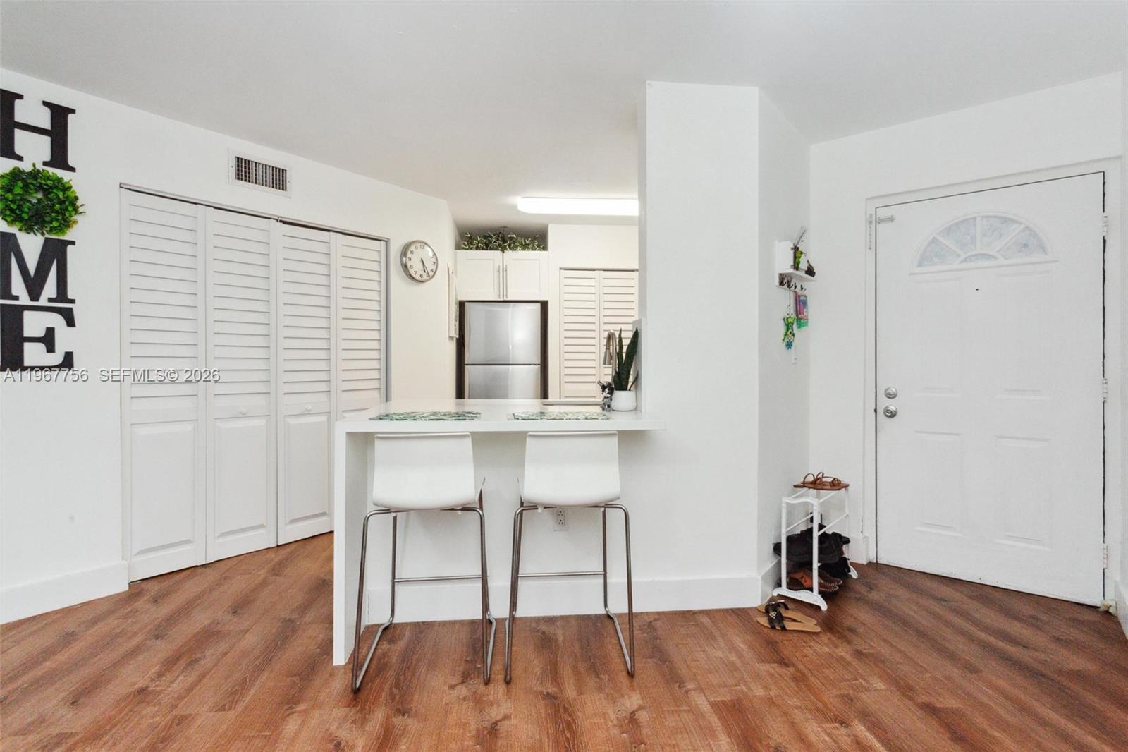 MEDITERRANEAN VILLAS COND - Residential