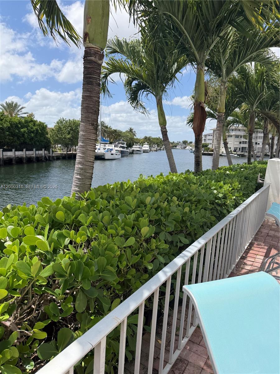 401 Golden Isles Dr 801