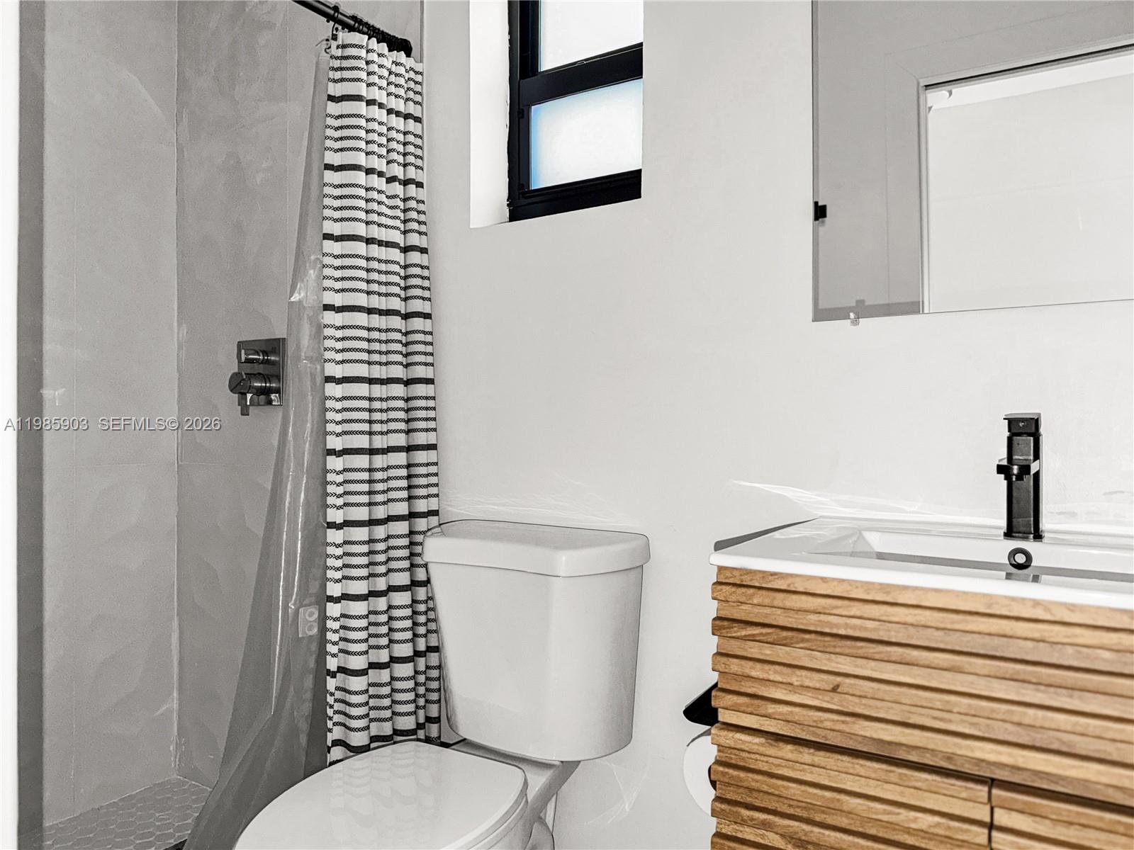 SUNSET MANORS AMEN PLAT - Residential Lease