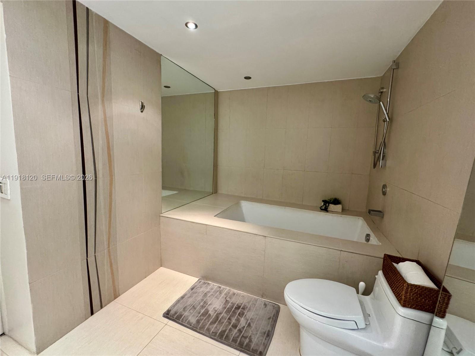 THE PALMS OF KEY BISCAYNE - Residential Lease