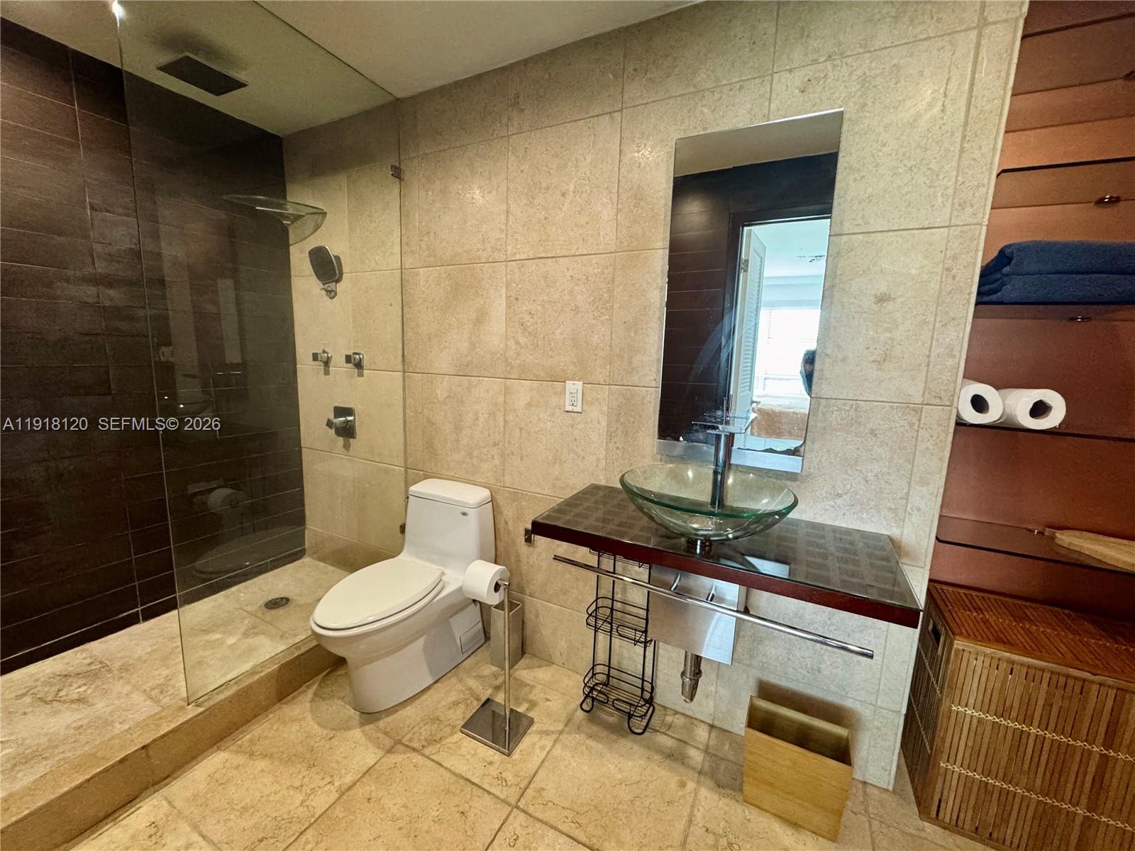 THE PALMS OF KEY BISCAYNE - Residential Lease
