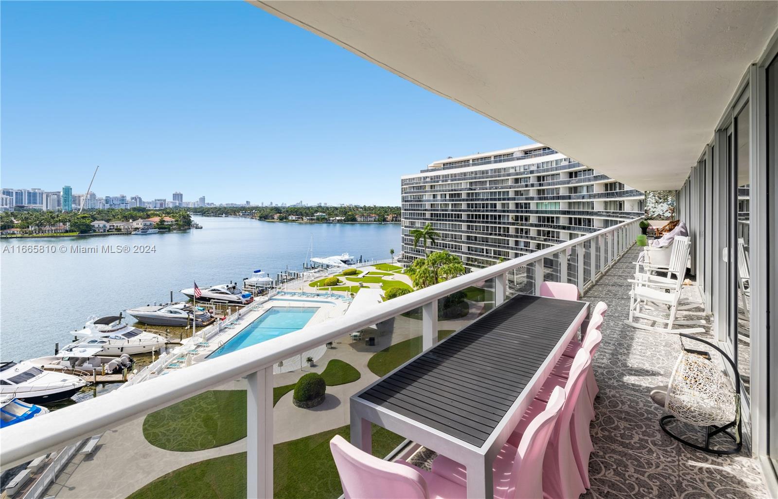 KING COLE CONDO - Residential