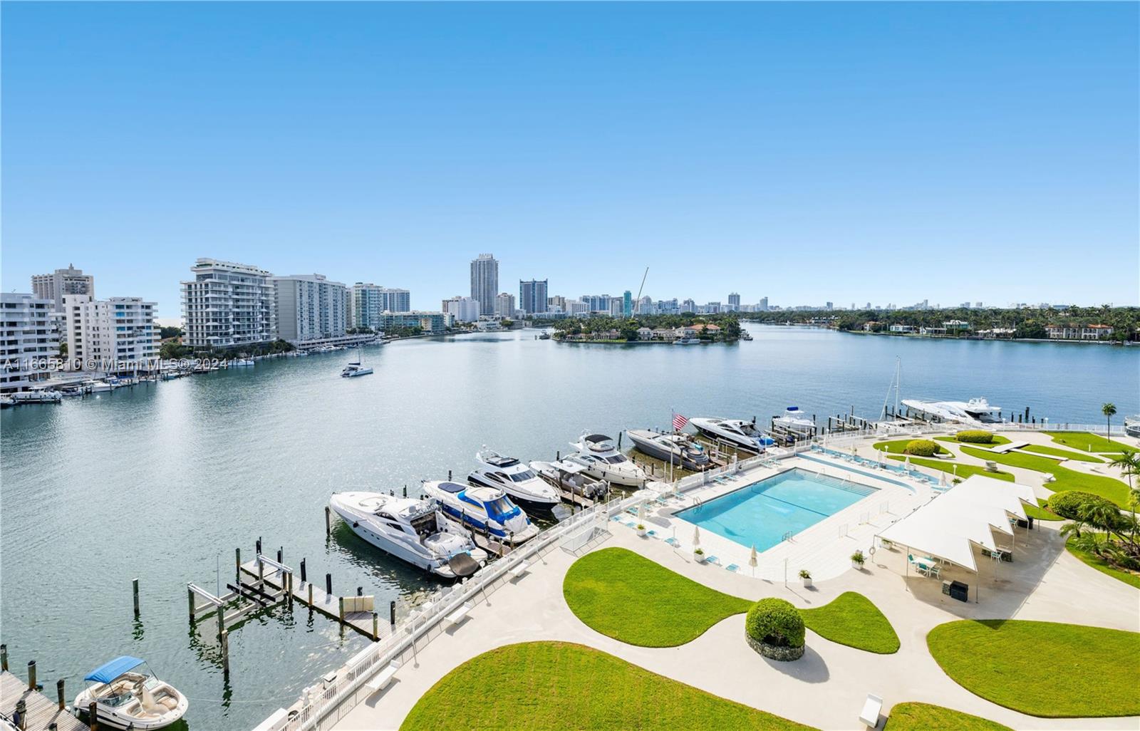 KING COLE CONDO - Residential