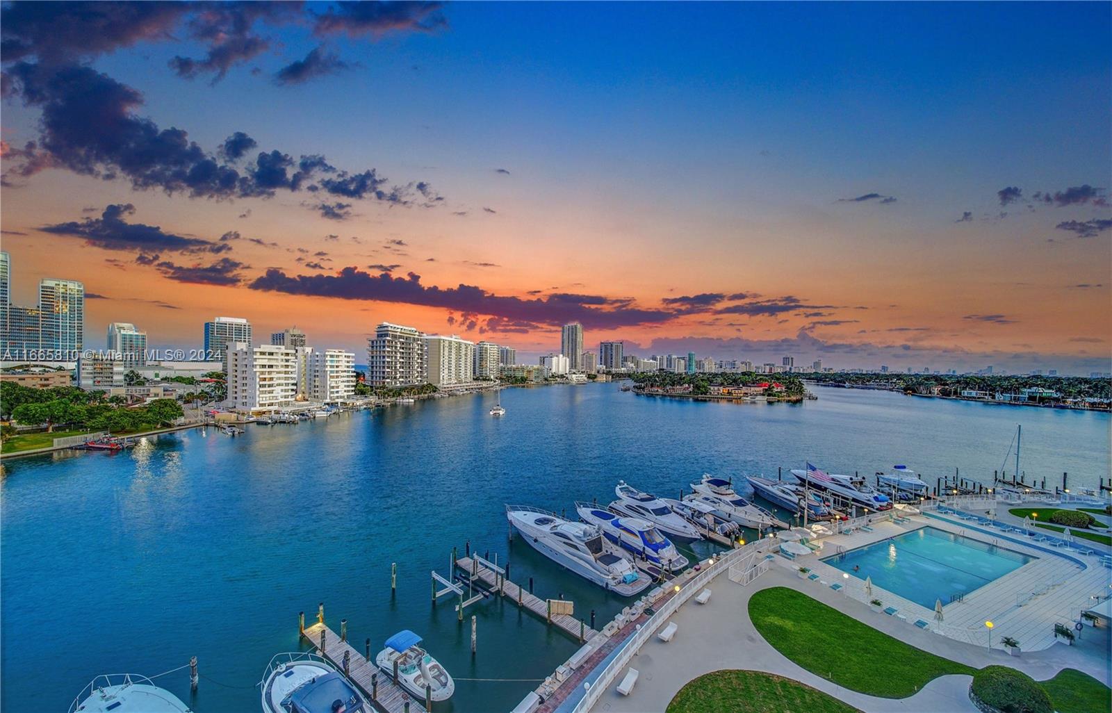 KING COLE CONDO - Residential