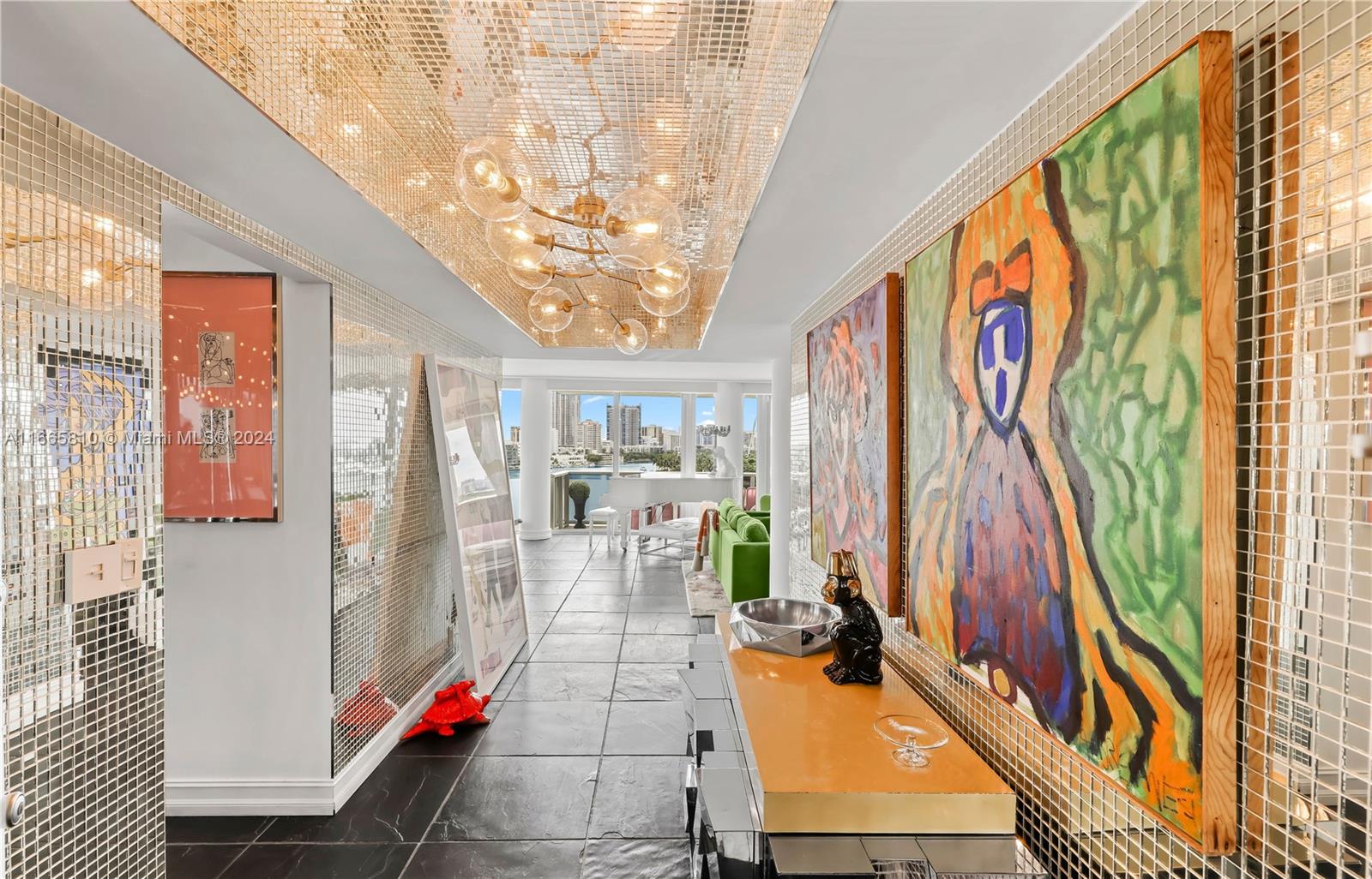 KING COLE CONDO - Residential