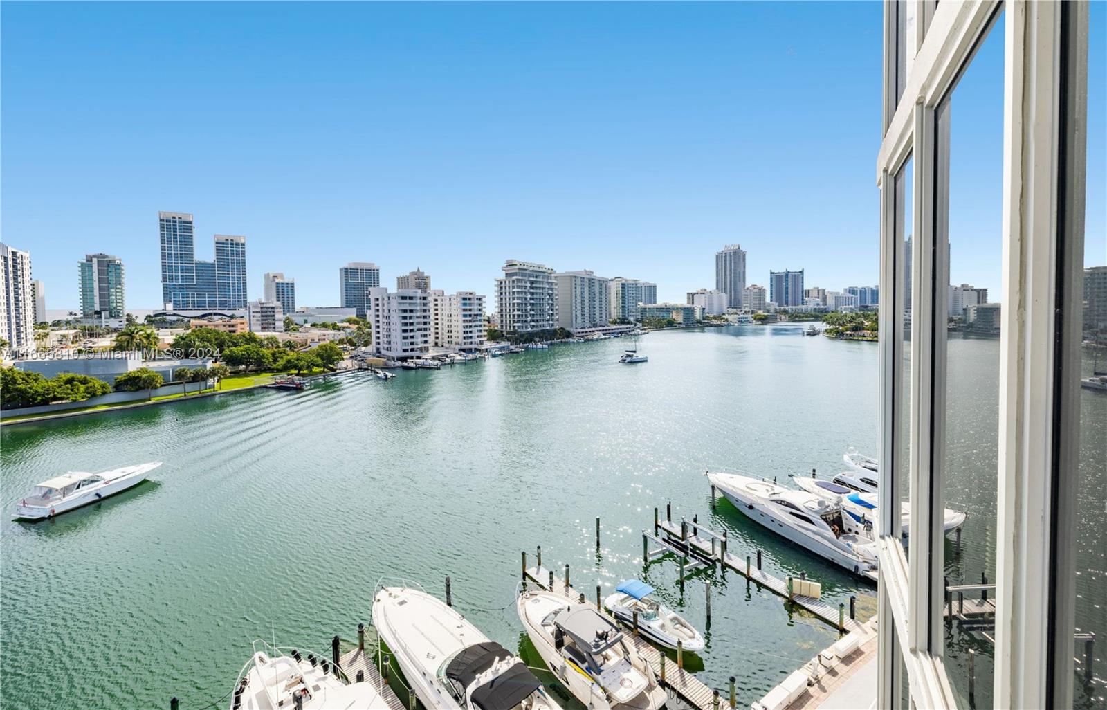 KING COLE CONDO - Residential