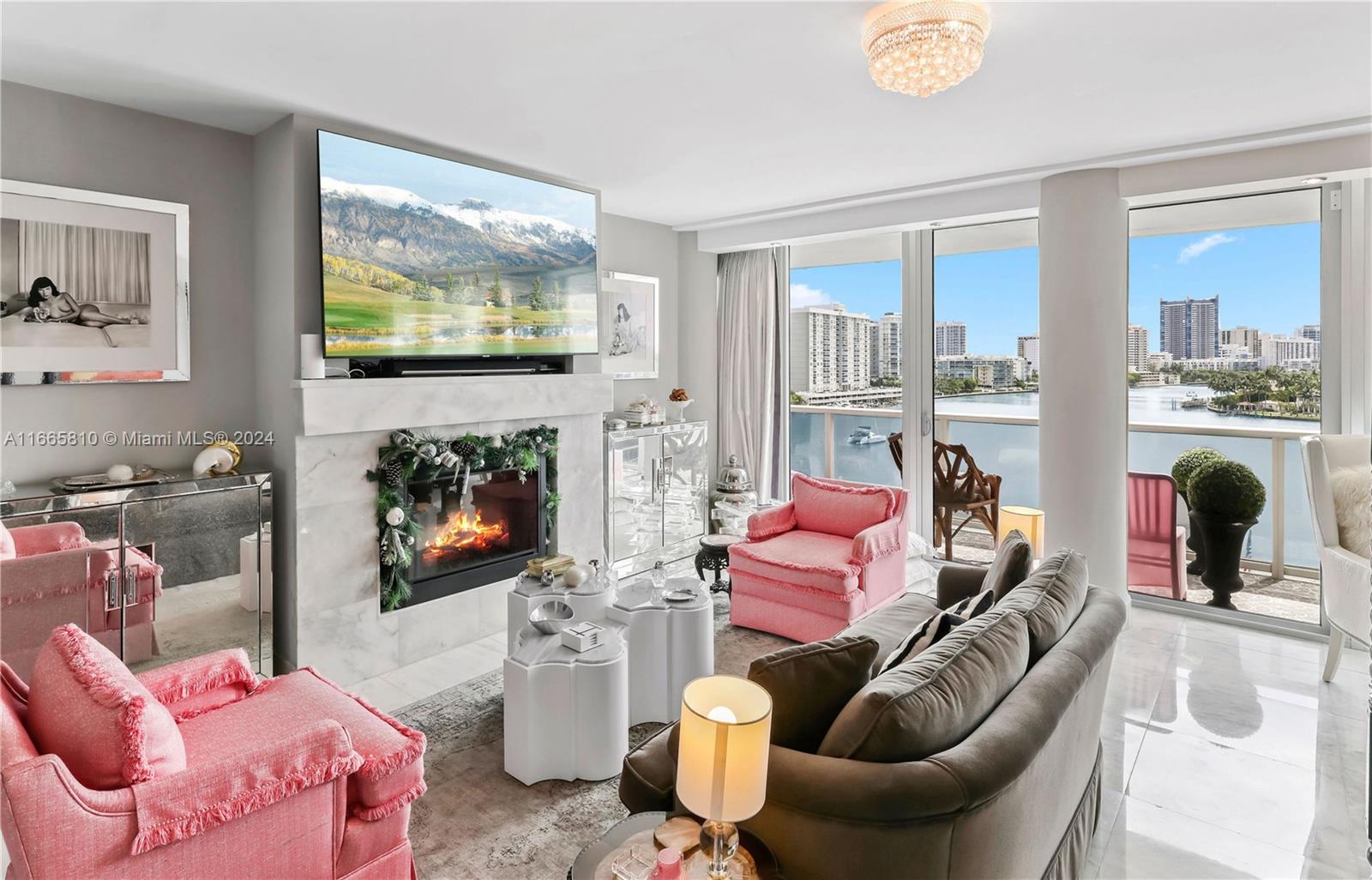 KING COLE CONDO - Residential