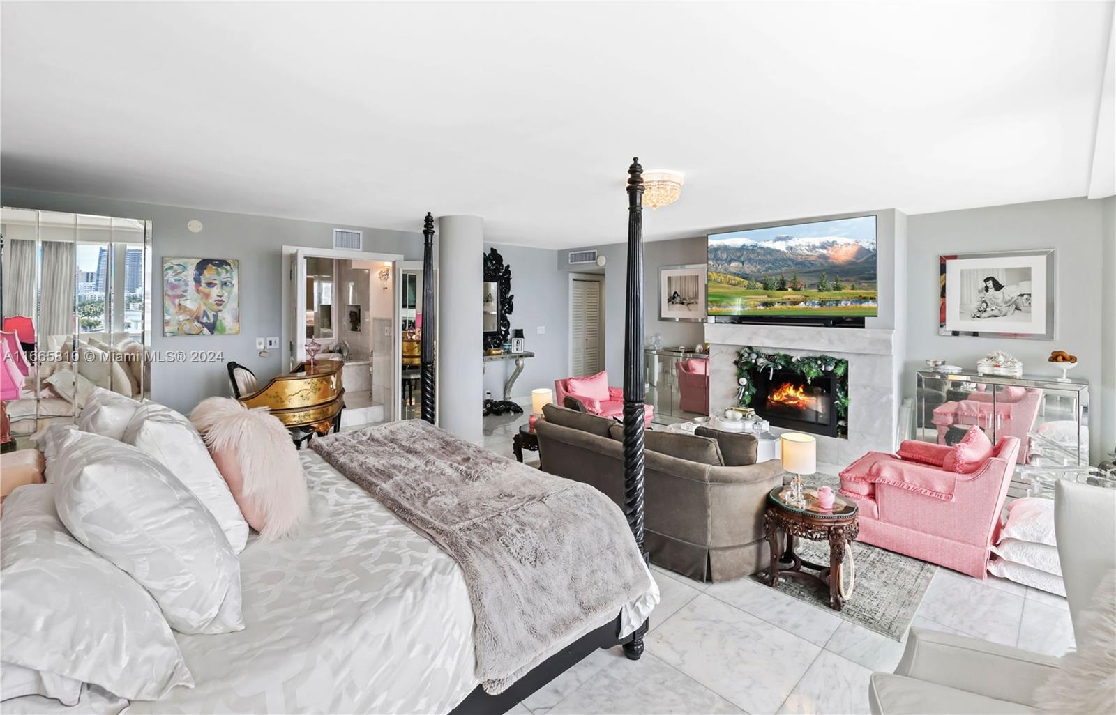 KING COLE CONDO - Residential