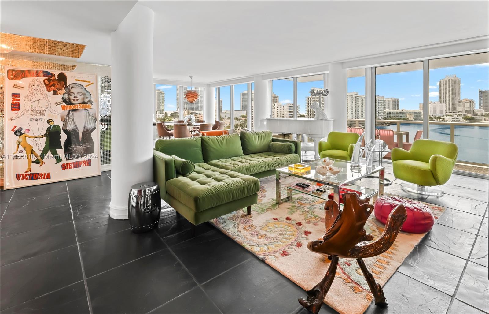 KING COLE CONDO - Residential
