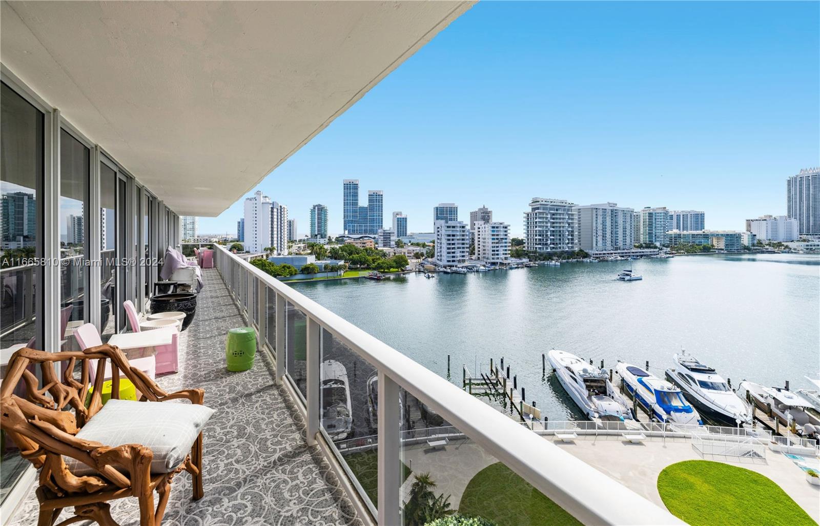 KING COLE CONDO - Residential