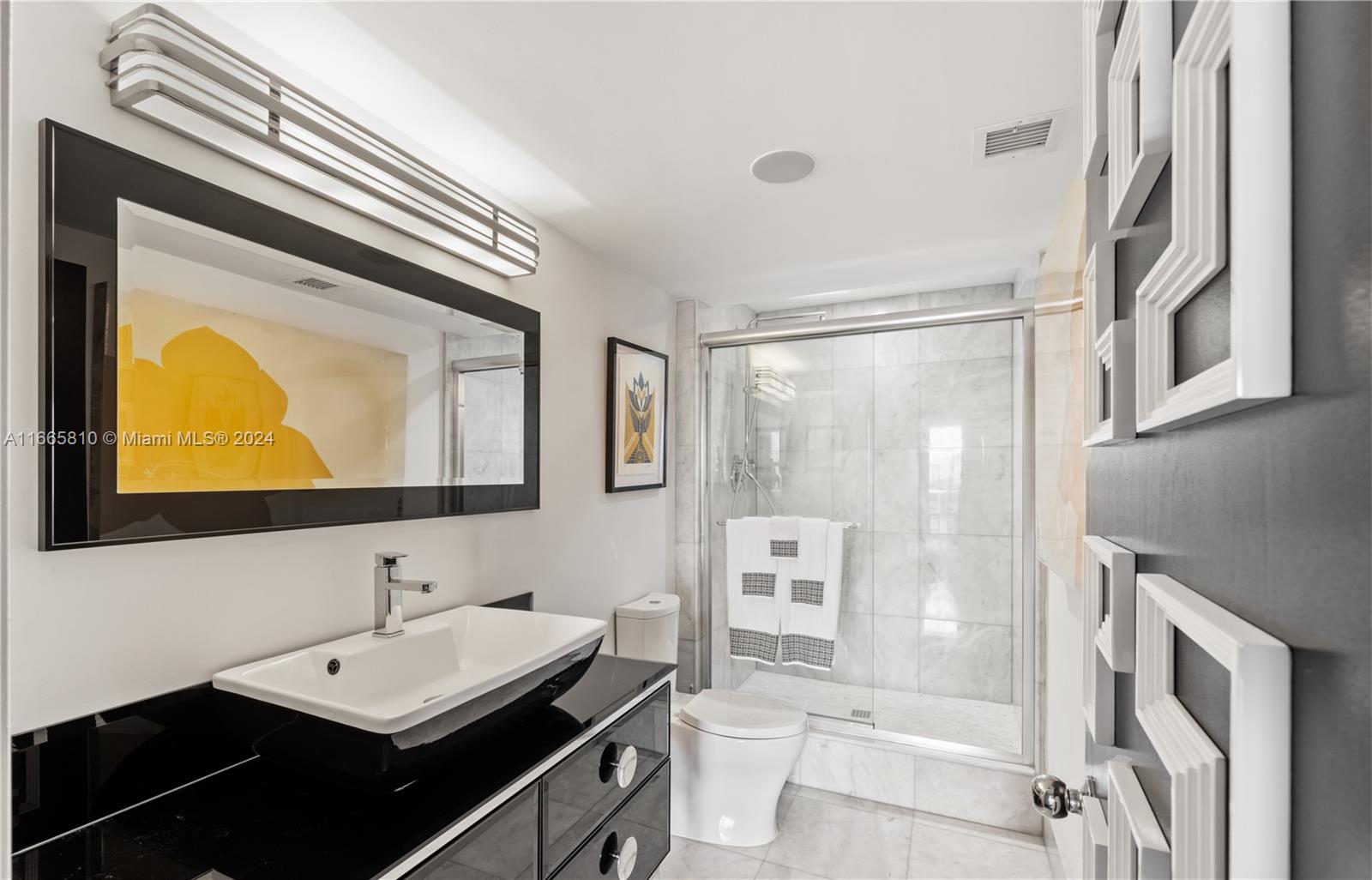 KING COLE CONDO - Residential