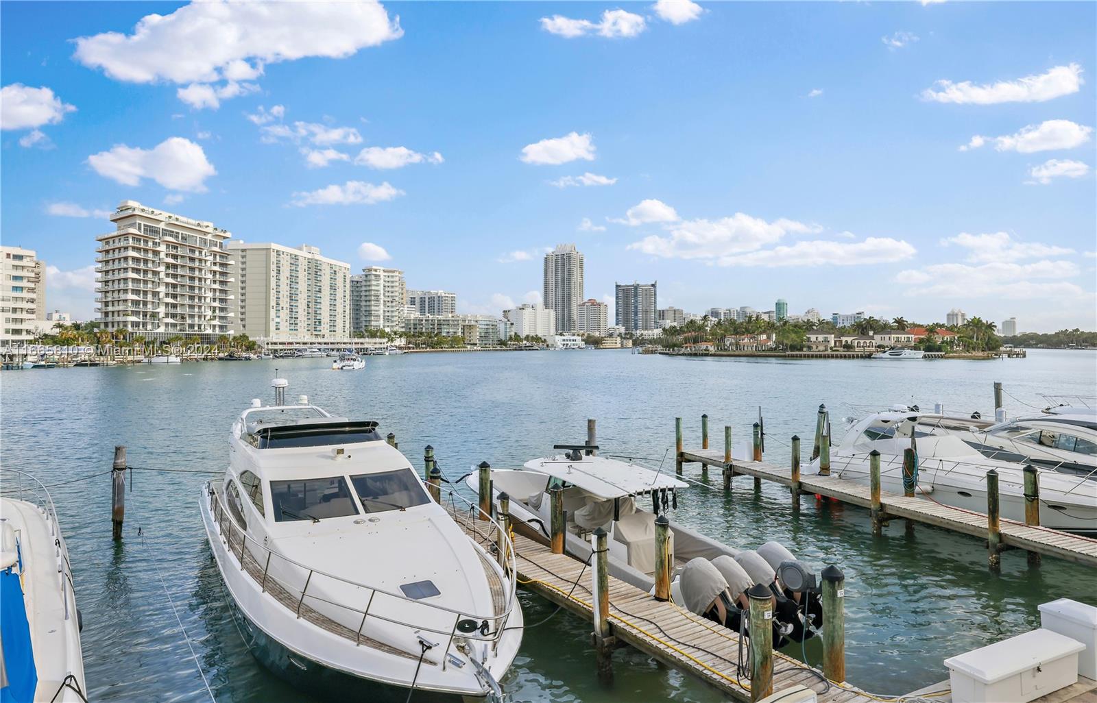 KING COLE CONDO - Residential