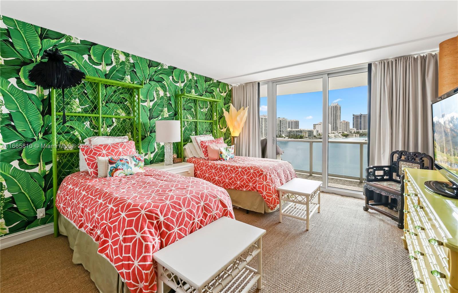 KING COLE CONDO - Residential
