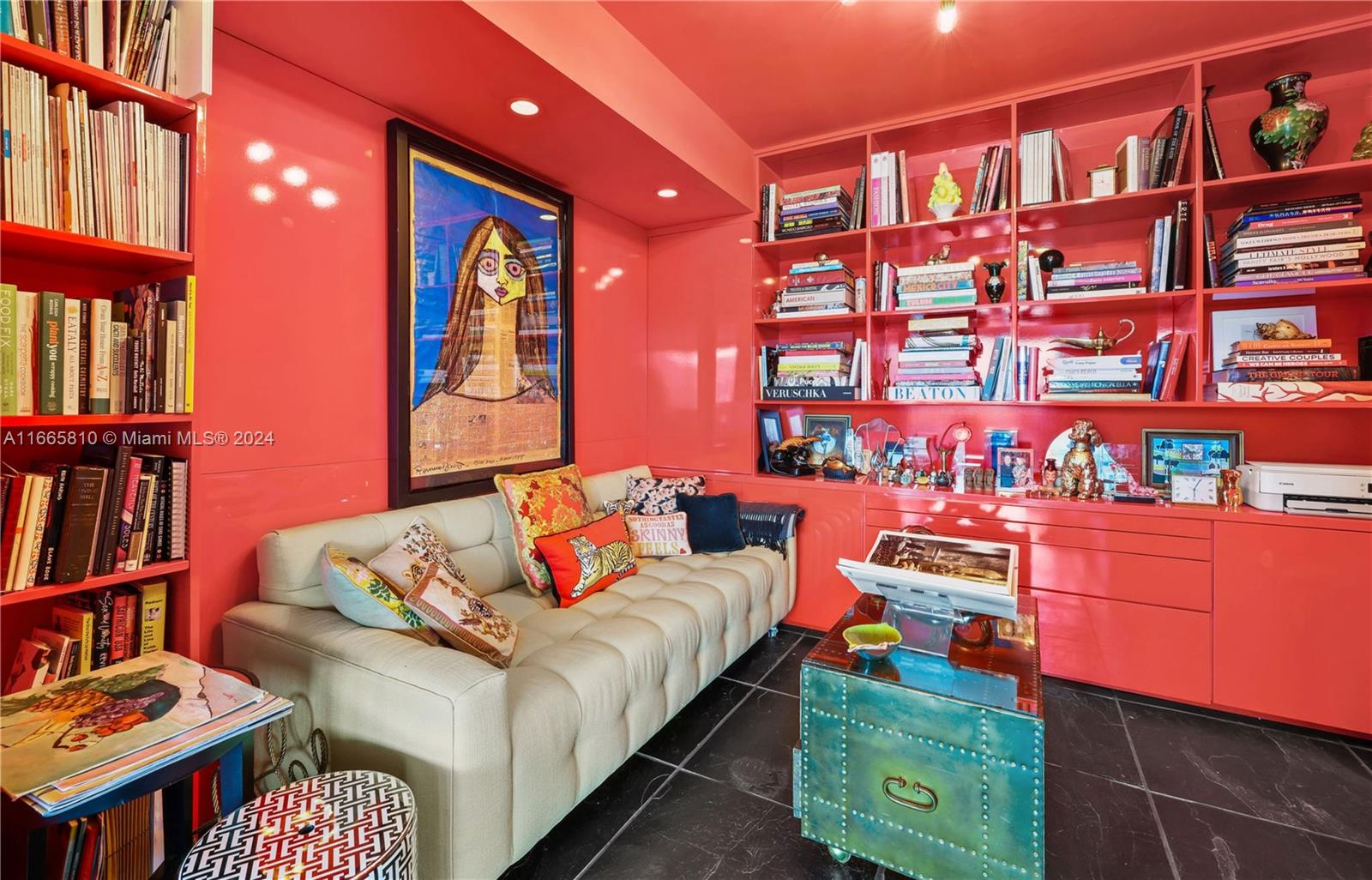 KING COLE CONDO - Residential